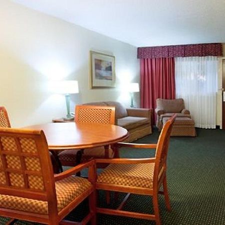 Ramada Inn Lafayette Conference Center Rum bild