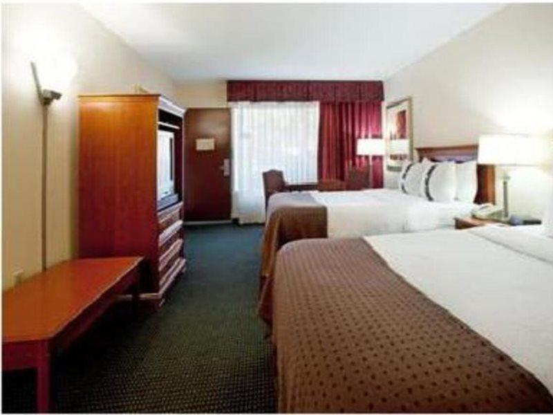 Ramada Inn Lafayette Conference Center Exteriör bild