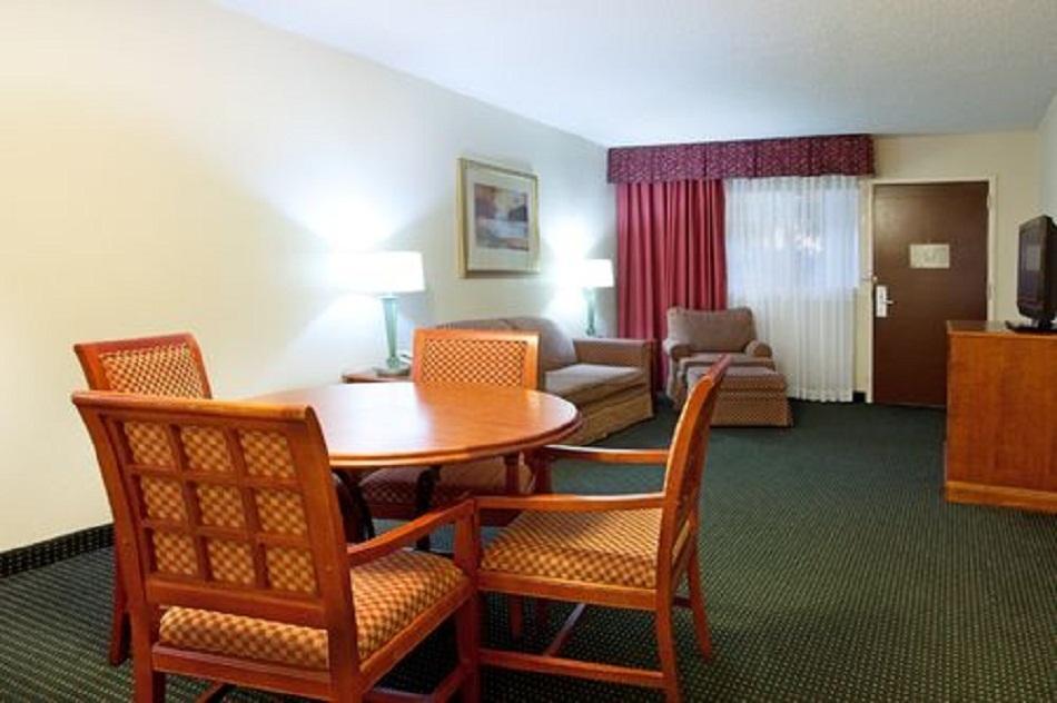 Ramada Inn Lafayette Conference Center Rum bild