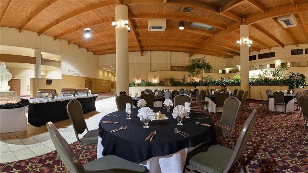 Ramada Inn Lafayette Conference Center Exteriör bild