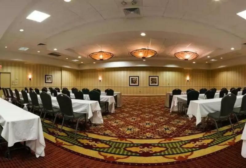 Ramada Inn Lafayette Conference Center Exteriör bild